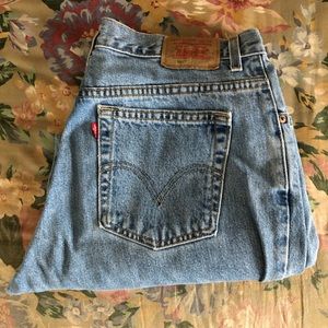 Levi’s 550 mom jeans